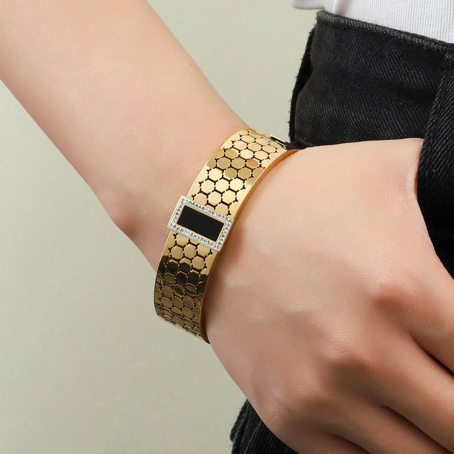 Black Gem Gold Gala Cuff