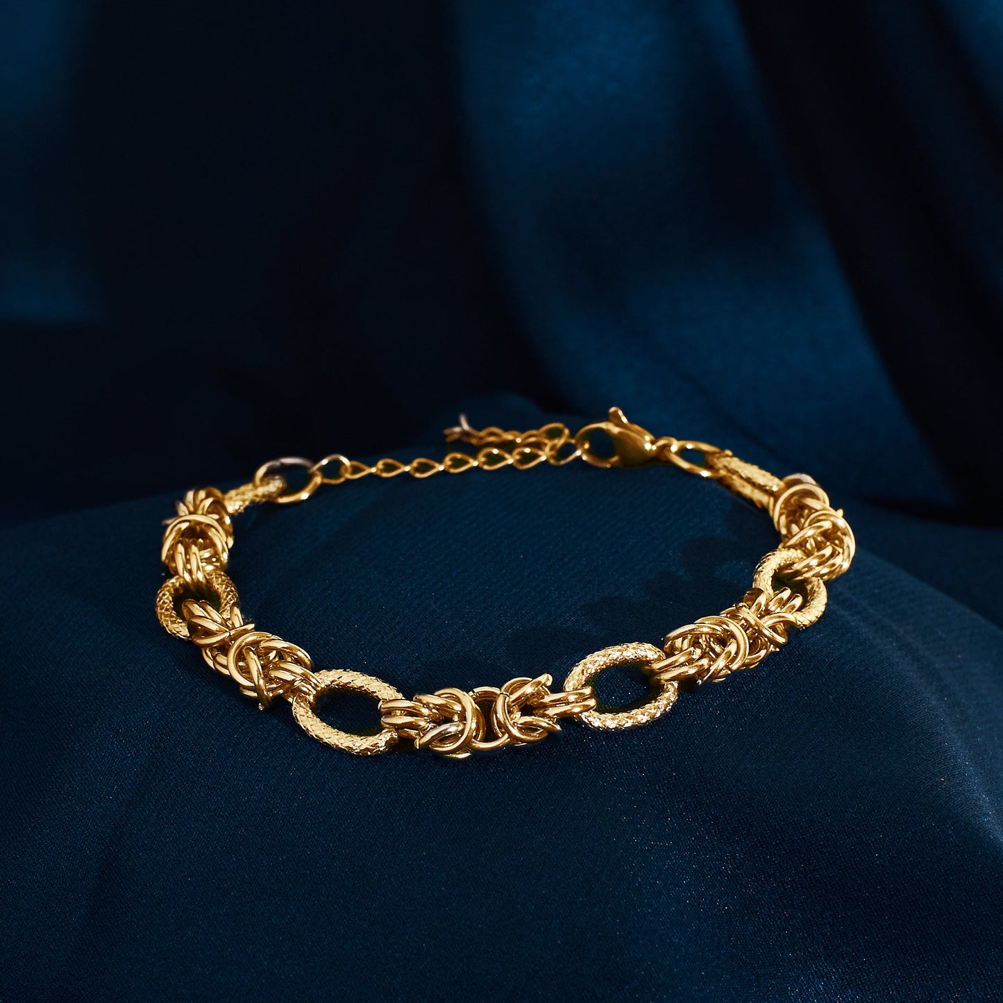 Chic Link Gold Bracelet