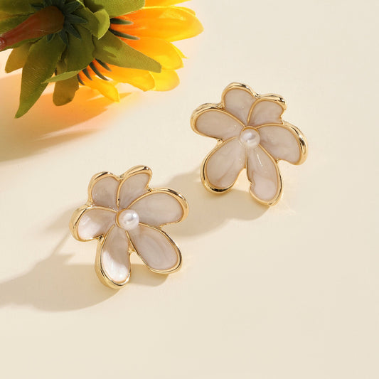 Daisy Luxury Gold Earring