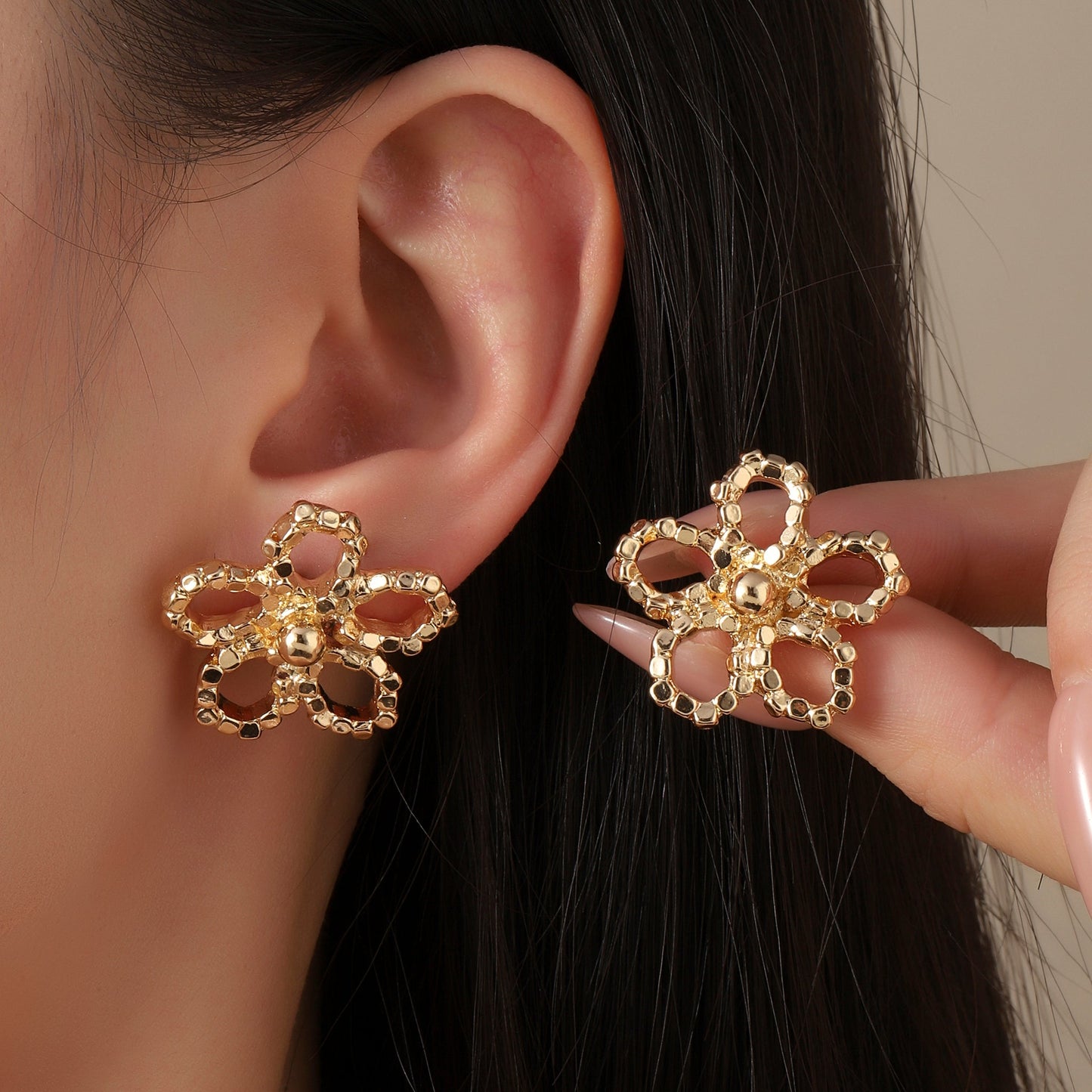 Amiable Floral Gold Earring