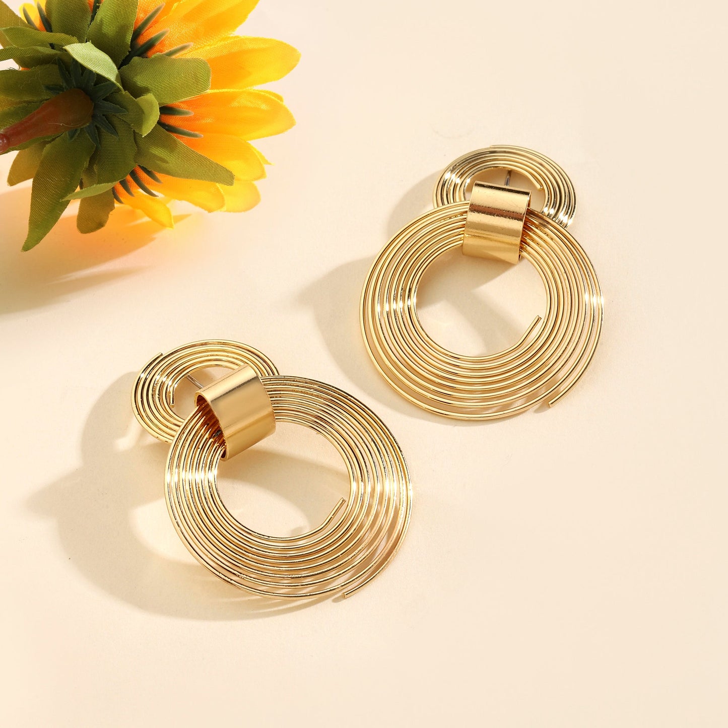 Affable Round Gold Earring