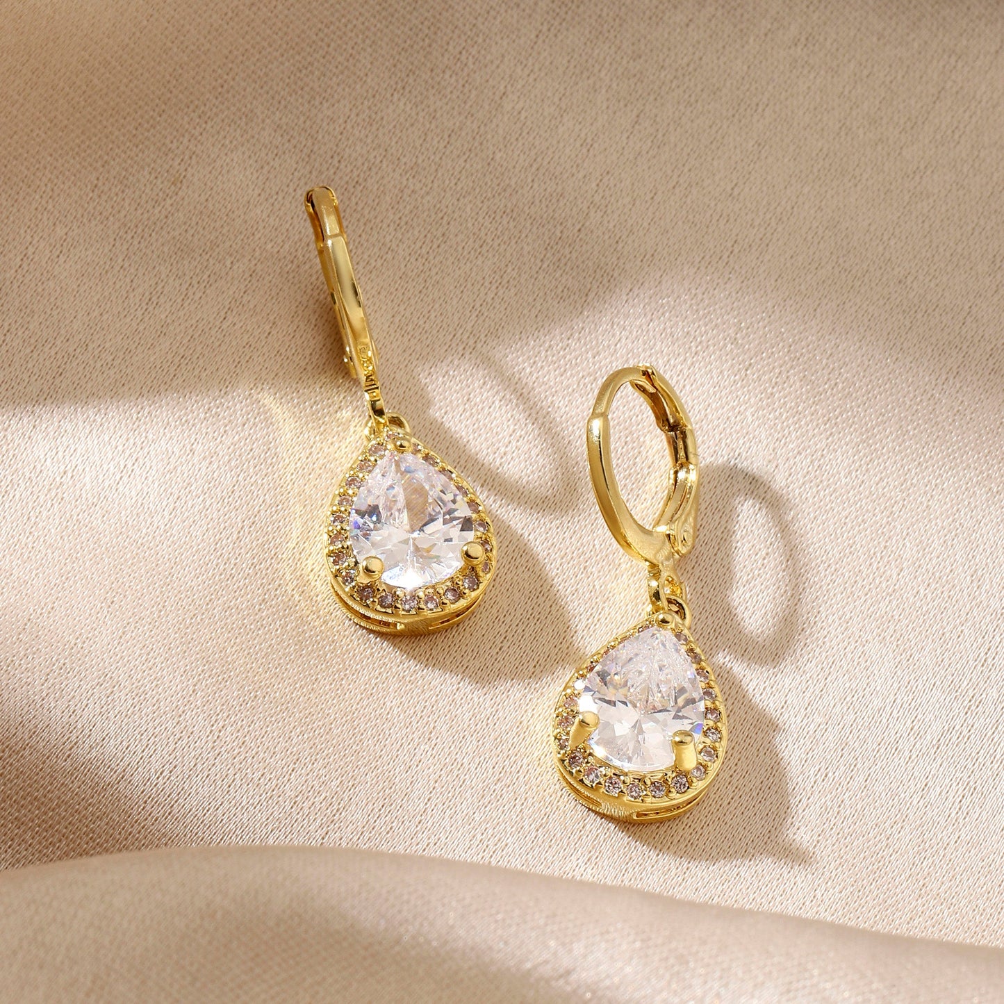 Aven Drop Crystal Earring