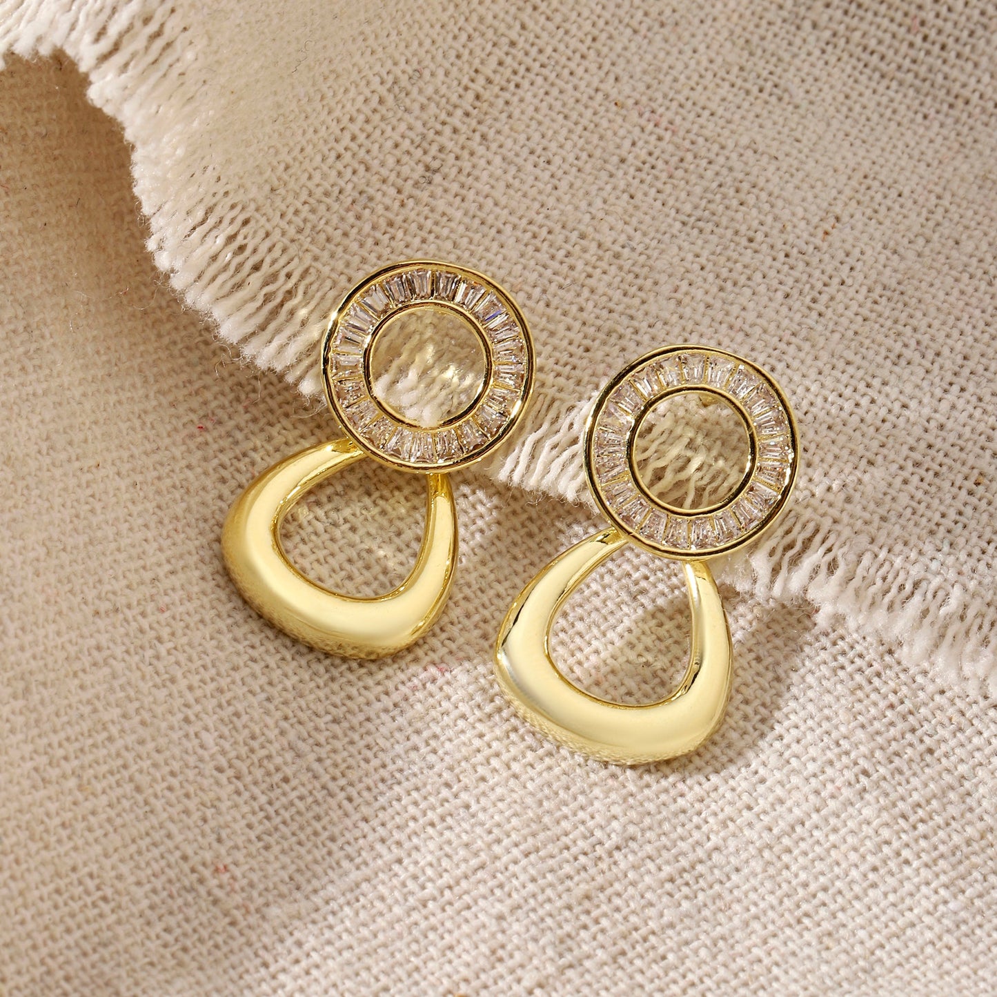 Yume Crystal Round Gold Earring