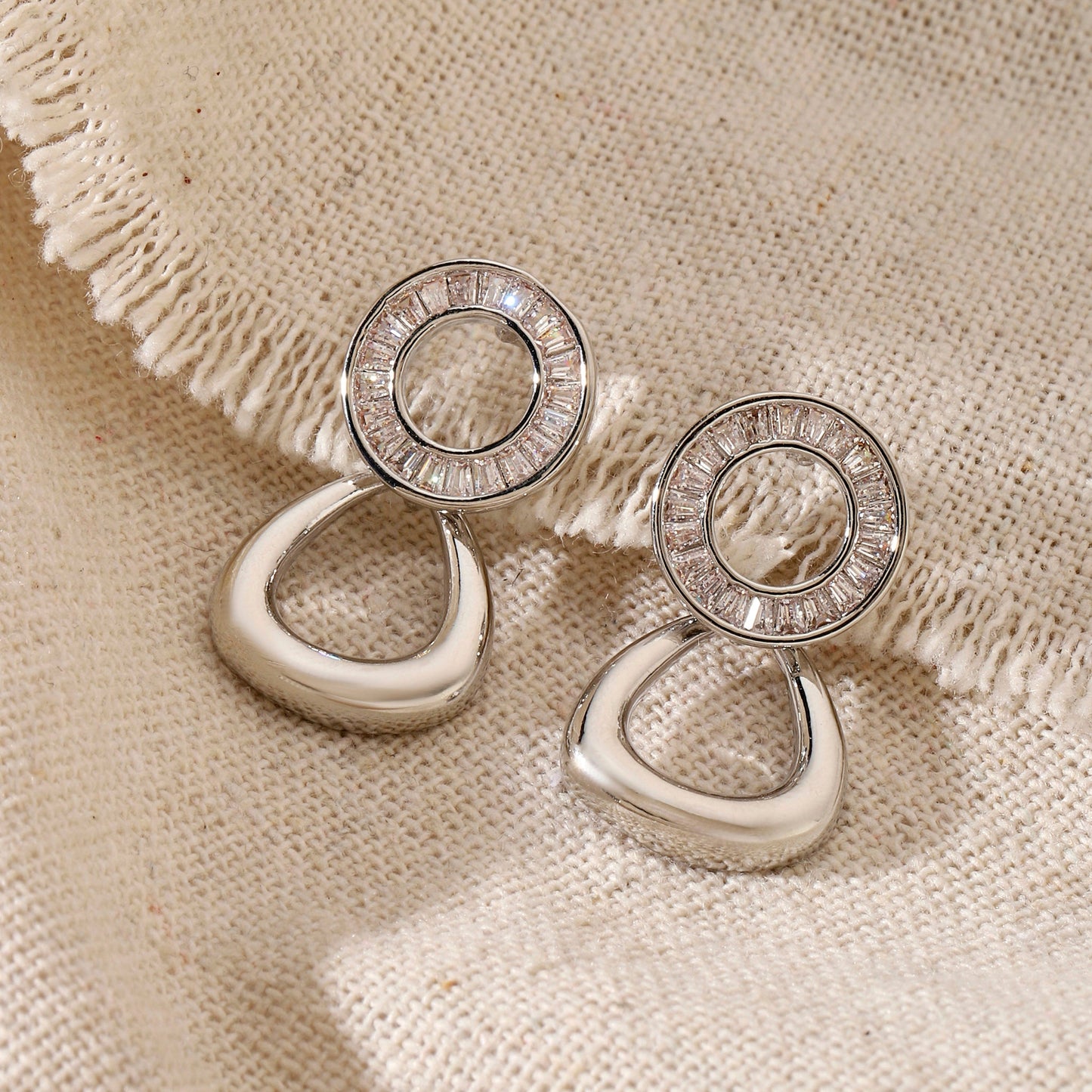 Yume Crystal Round Silver Earring