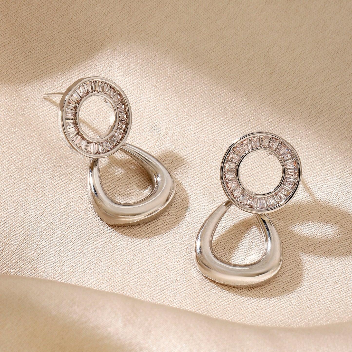 Yume Crystal Round Silver Earring