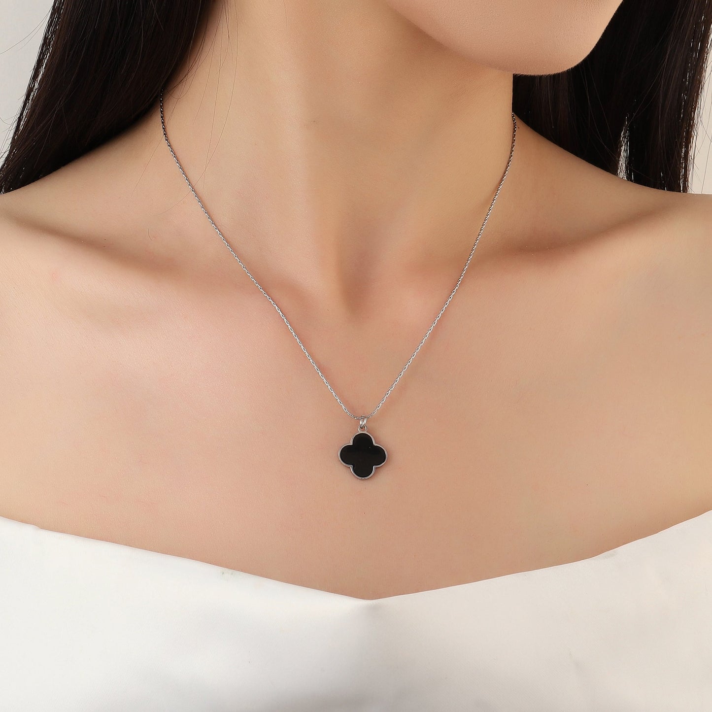 Black Beauty Clover Silver Necklace