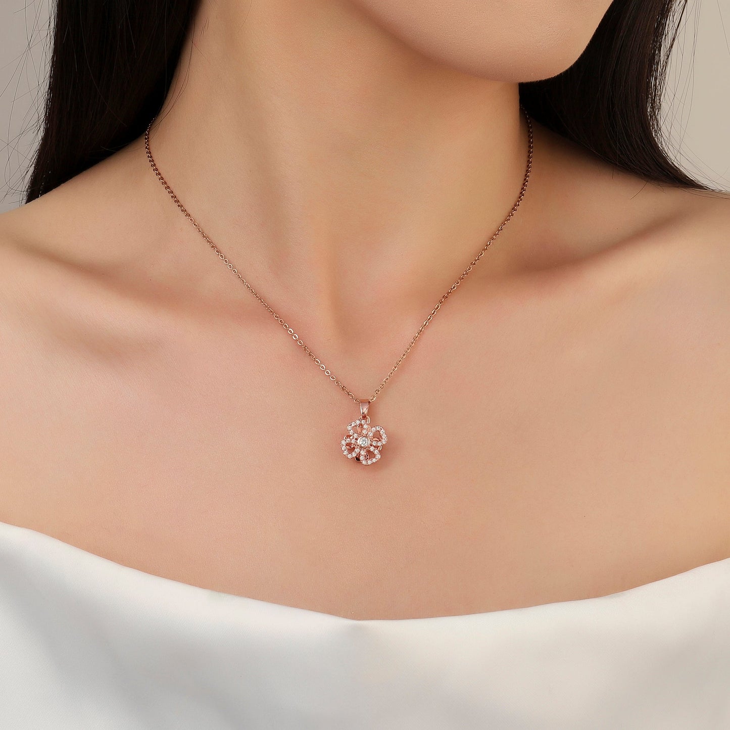 Vyara Clover Rosegold Necklace