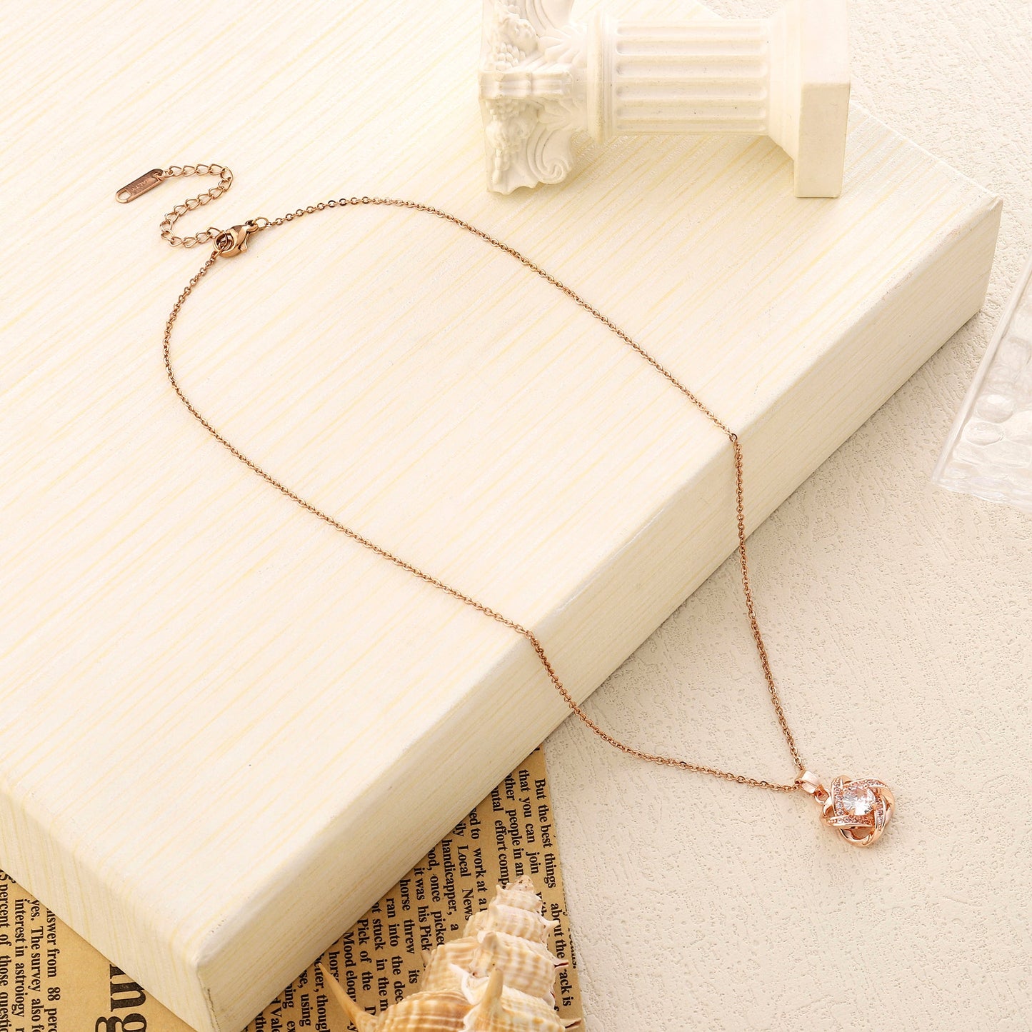 Warpped Solitaire Rosegold Necklace