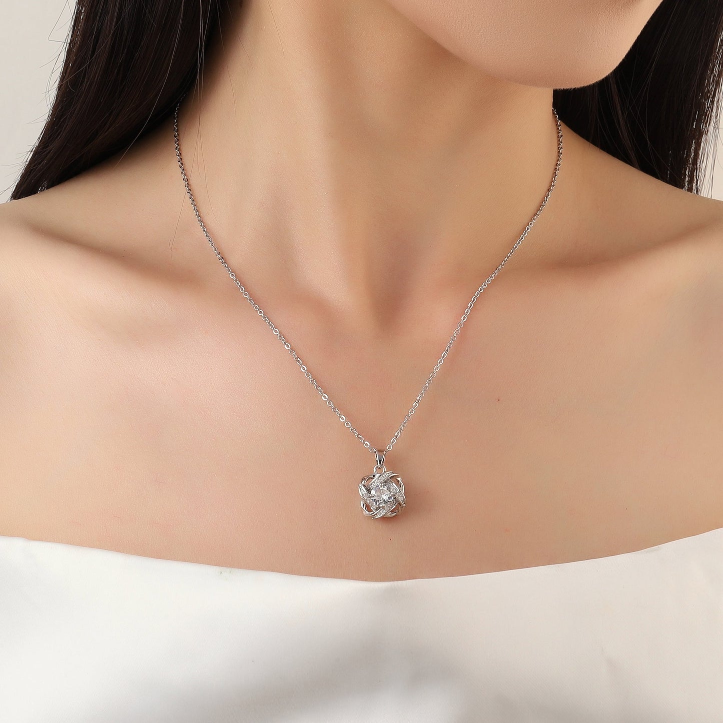 Warpped Solitaire Silver Necklace