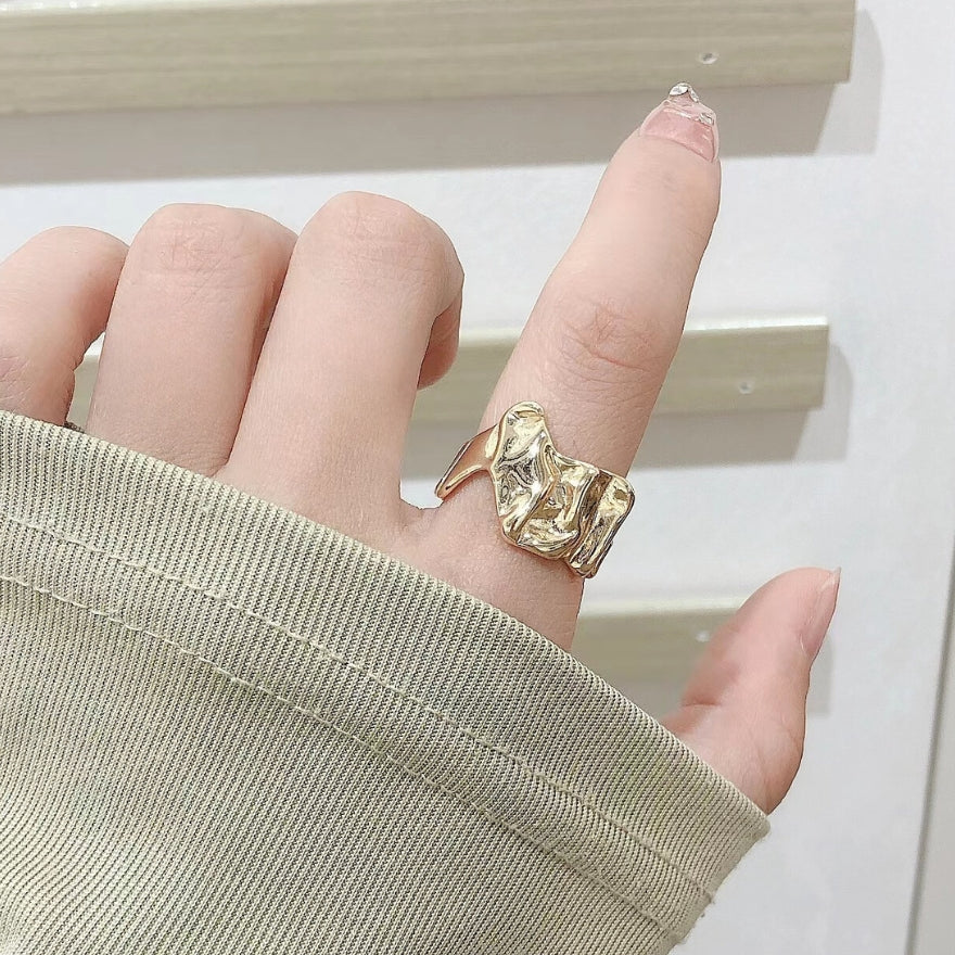 Crooked texture Gold Ring