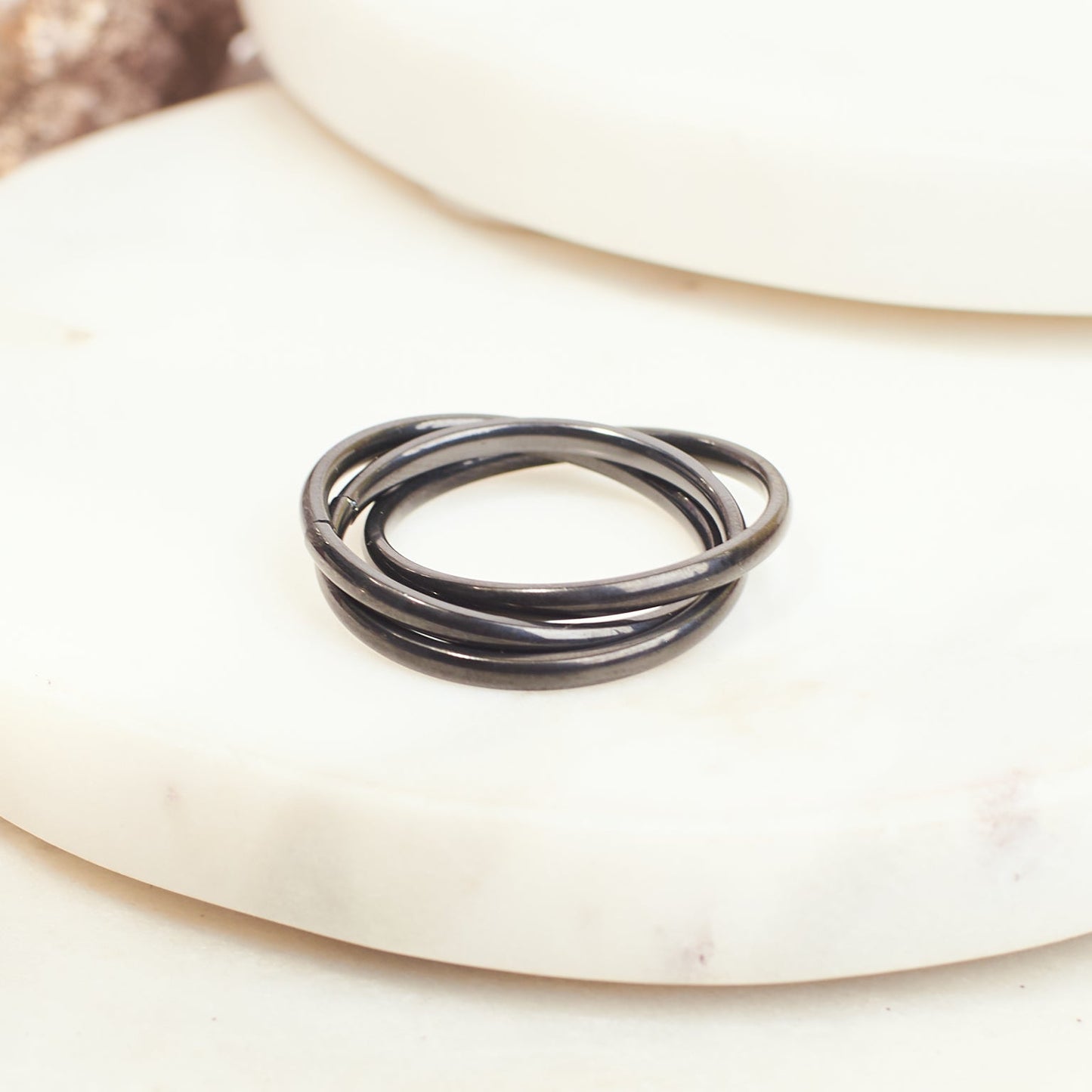 Black Geometric Ring